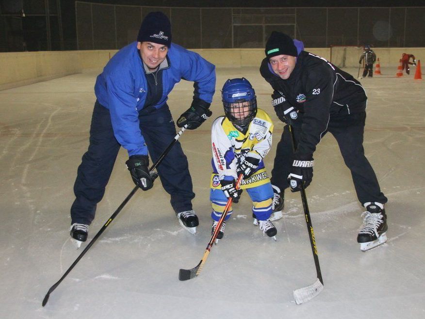 Trainer Michal Kopas und Präsident Philipp Amann mit Sohn David kümmern sich um den Nachwuchs. Trainer Michal Kopas und Präsident Philipp Amann mit Sohn David kümmern sich um den Nachwuchs.