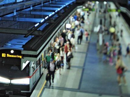 Die Stationen wurden vorübergehend evakuiert. Die Stationen wurden vorübergehend evakuiert.