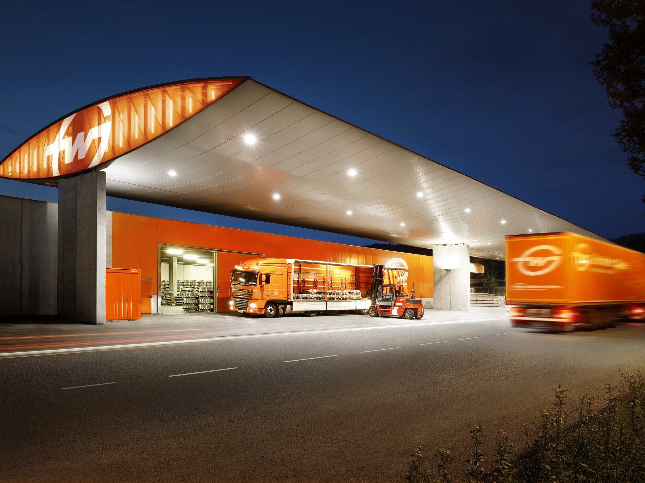 Gebrüder Weiss will Anteile von Röhlig Logistics kaufen. Gebrüder Weiss will Anteile von Röhlig Logistics kaufen.