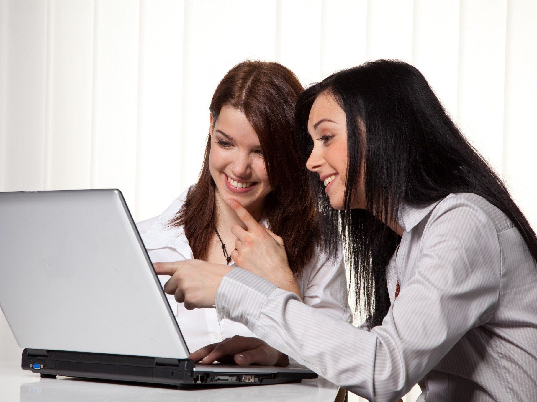 Wichtige Tipps und Tricks für die Online-Bewerbung. Wichtige Tipps und Tricks für die Online-Bewerbung.