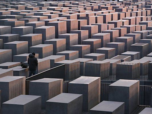 Schändung des Stelenfelds in der Silvesternacht Schändung des Stelenfelds in der Silvesternacht