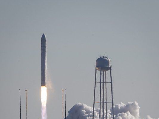 Antares-Rakete trug "Cygnus" ins All Antares-Rakete trug "Cygnus" ins All
