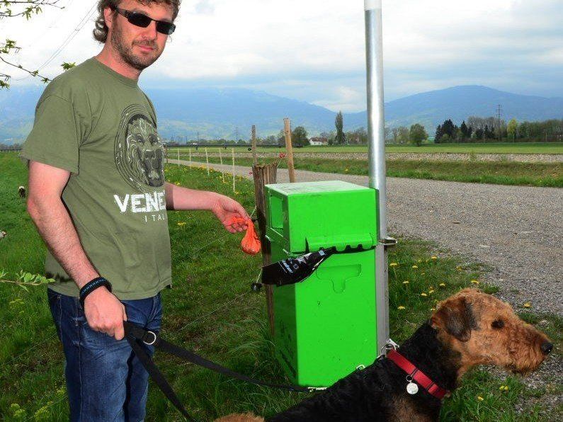 Leider nutzen nicht alle Gassi-Geher die vorgesehenen Sammelstellen für den Hundekot. Leider nutzen nicht alle Gassi-Geher die vorgesehenen Sammelstellen für den Hundekot.