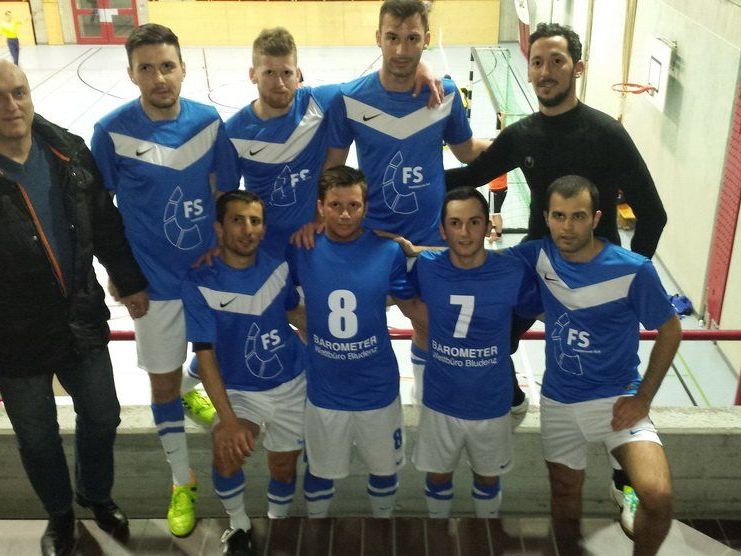 E.E. Sports Limited Team erreichte beim Roger Zech Hallenfußballturnier in Eschen Platz drei. E.E. Sports Limited Team erreichte beim Roger Zech Hallenfußballturnier in Eschen Platz drei.