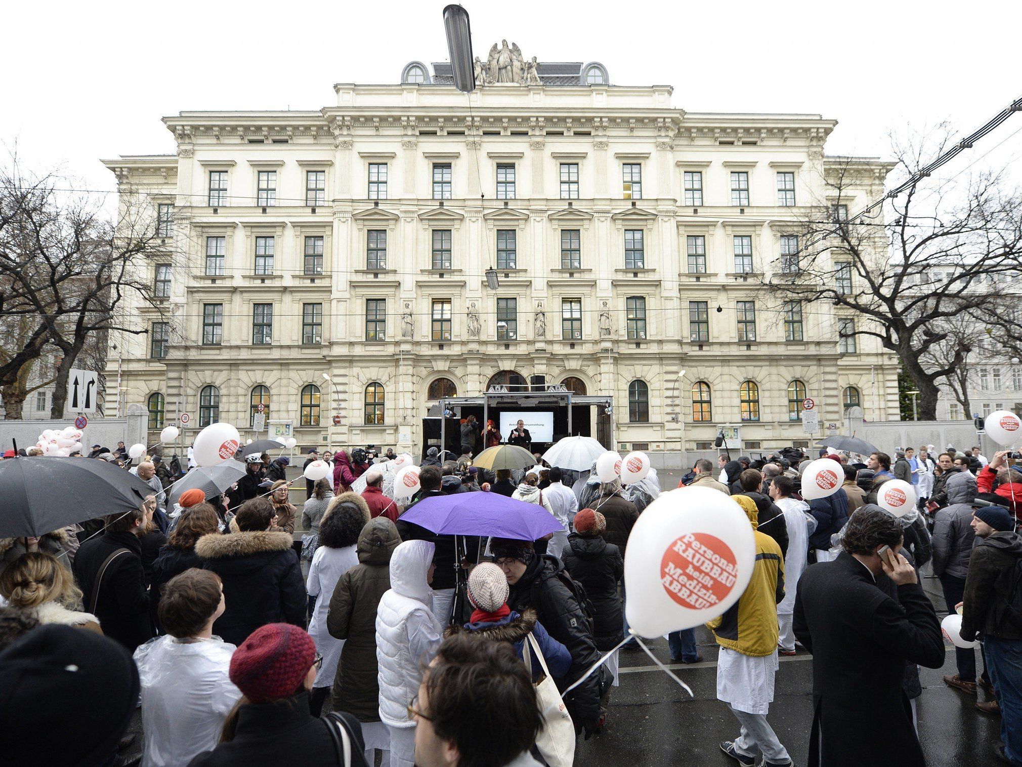 Ärzteprotest gegen Journaldienst-Reduktionen Ärzteprotest gegen Journaldienst-Reduktionen