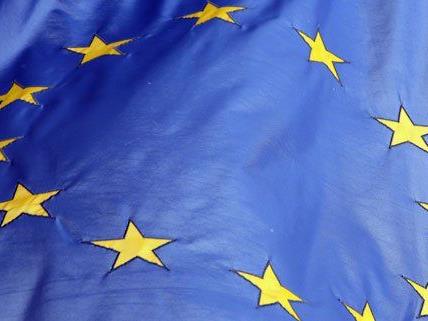 Die EU wird bezüglich des Demokratiedefizits kritisiert.