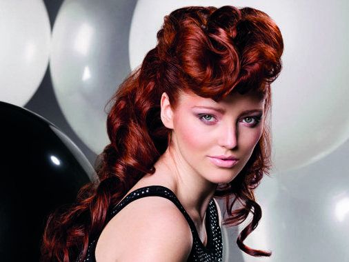 Das perfekte Ball-Styling mit dem wellaflex Look "Glam-Tolle".