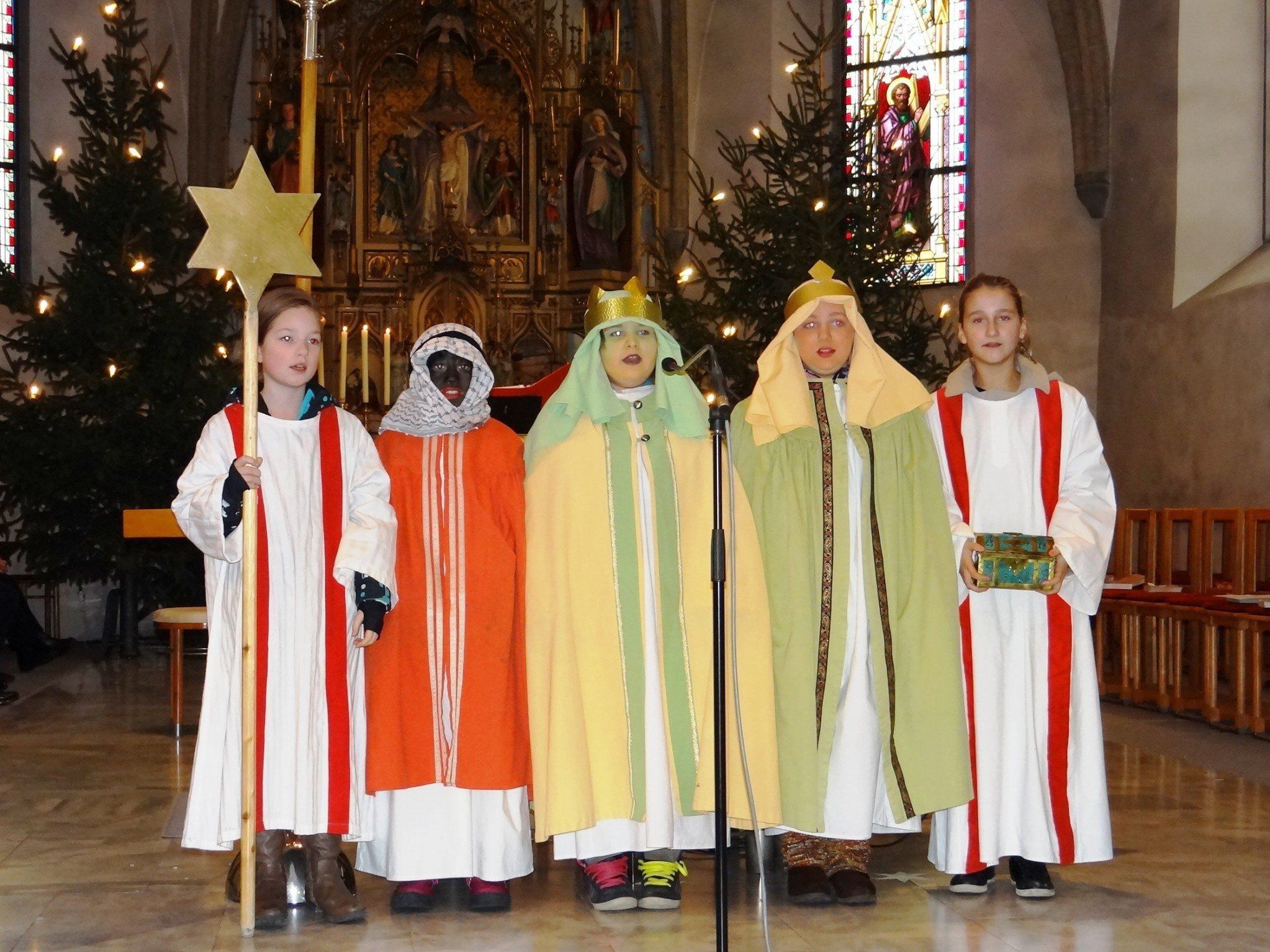 Sternsinger verbreiten die Frohe Botschaft Sternsinger verbreiten die Frohe Botschaft