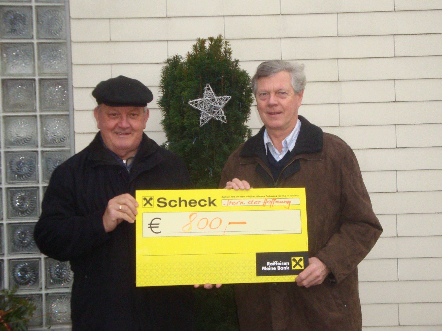 Spenden-Übergabe. Spenden-Übergabe.