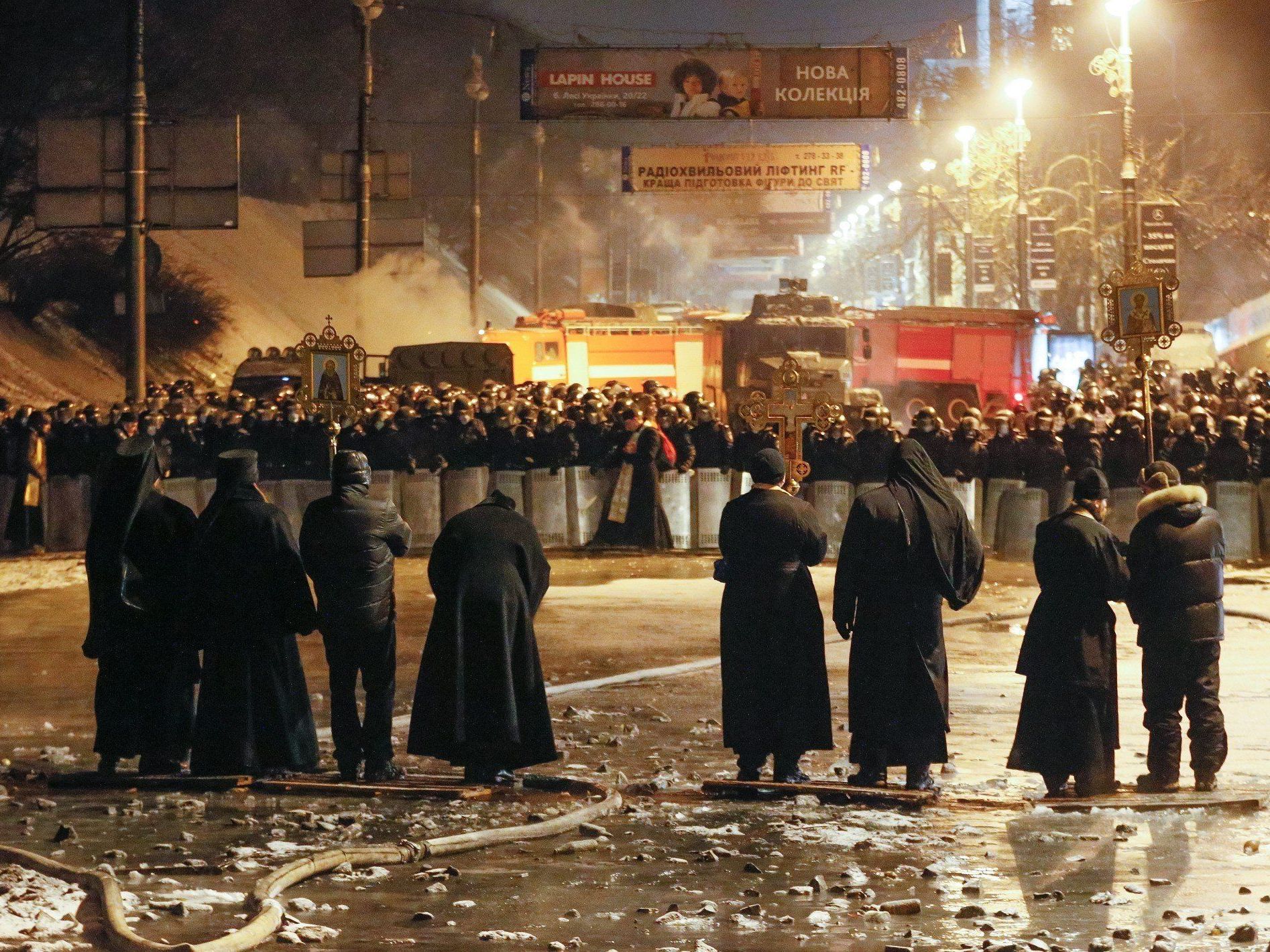Die Etappen der Ukraine-Krise seit November. Die Etappen der Ukraine-Krise seit November.