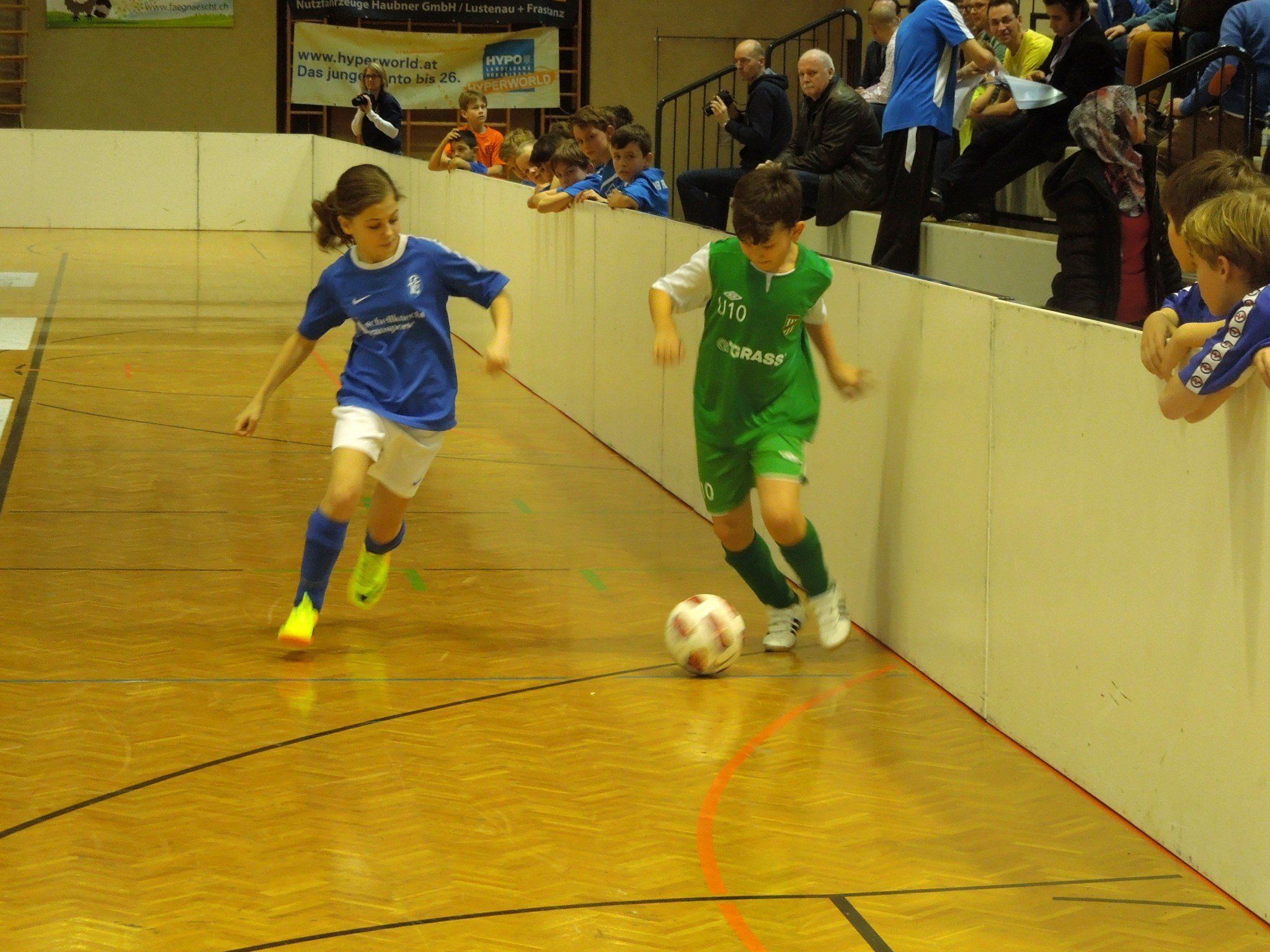 Die jungen NachwuchsfußballerInnen zeigten viel Einsatz auf dem Platz. Die jungen NachwuchsfußballerInnen zeigten viel Einsatz auf dem Platz.