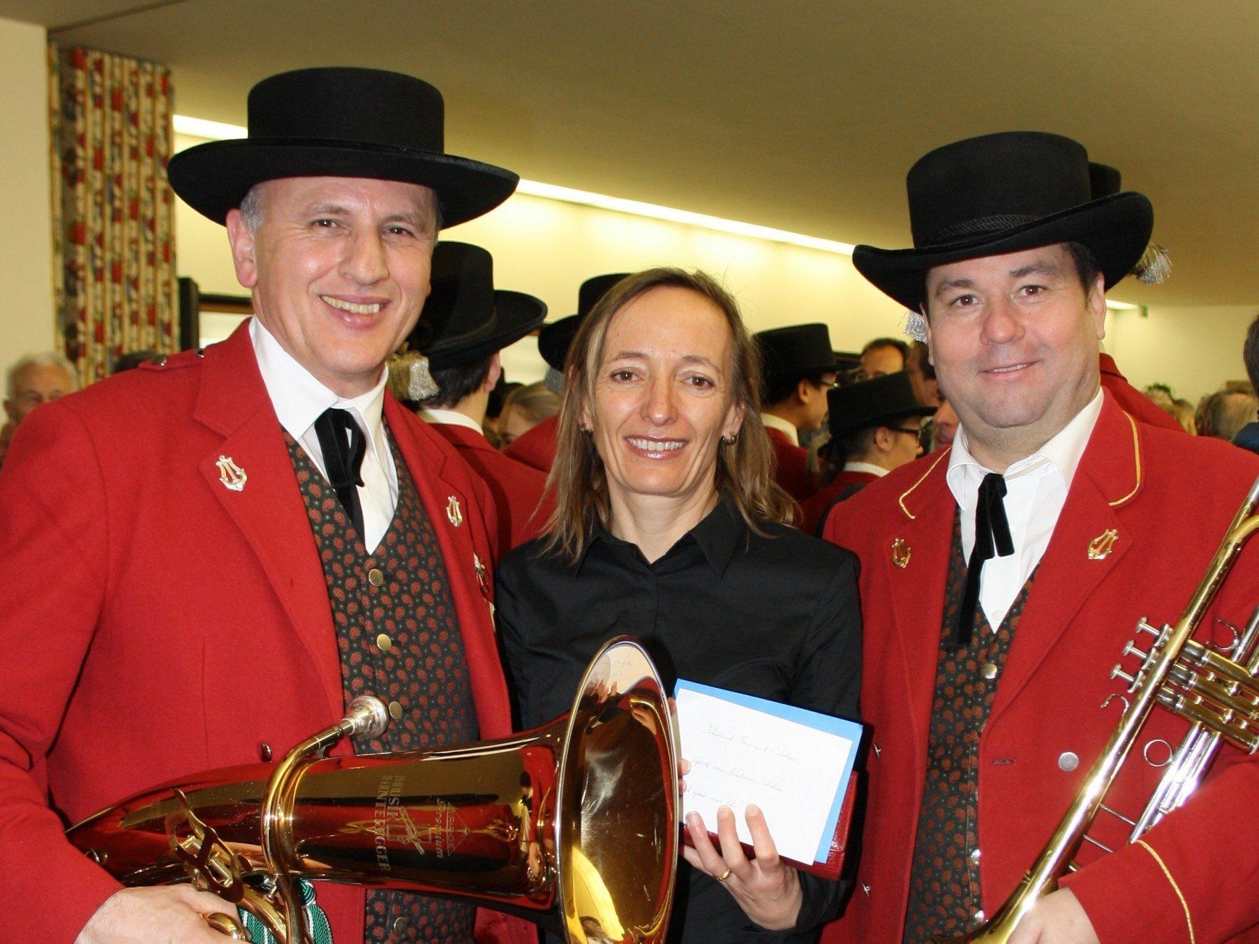 Spendenübergabe beim Neujahrsempfang für die Lochauer Sozialaktion: Wolfram Baldauf, Andrea Kramer und Achim Langegg. Spendenübergabe beim Neujahrsempfang für die Lochauer Sozialaktion: Wolfram Baldauf, Andrea Kramer und Achim Langegg.