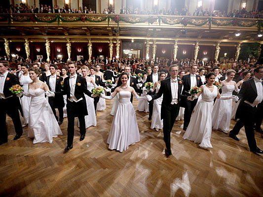 Tänzerinnen und Tänzer bei der Eröffnung des Balles der Wiener Philharmoniker 2014