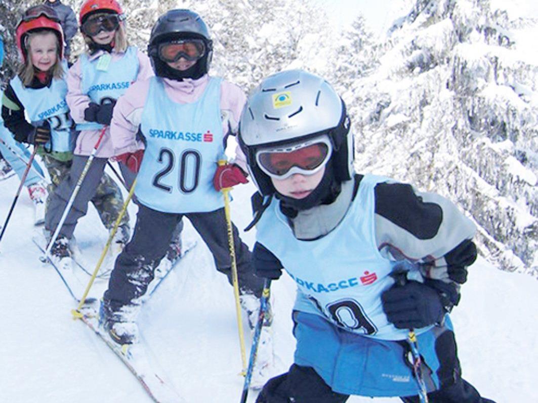 Die Ski- und Snowboardkurse zu Weihnachten und Neujahr wurden im Skigebiet Schuttannen durchgeführt.