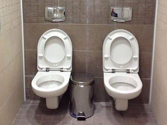 Die etwas andere Toilettenkonstellation im Olympic Biathlon Center.