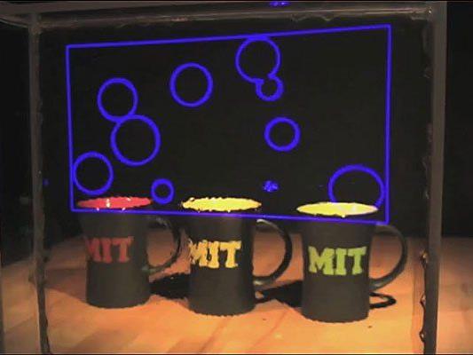 Ein Team des Massachusetts Institute of Technology entwickelte einen neuen Anstatz zur Herstellung von transparenten Displays.