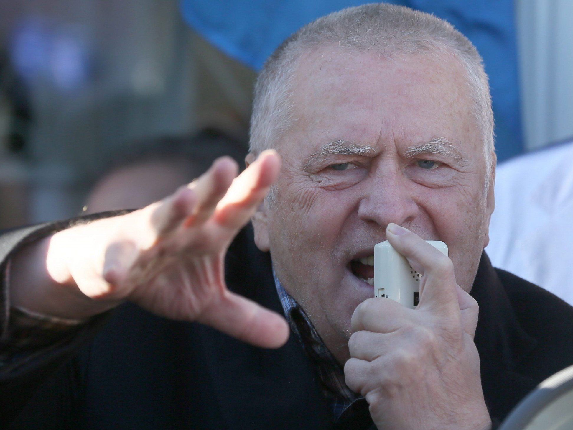 Der russische Politiker Wladimir Schirinowski verordnet Enthaltsamkeit. Der russische Politiker Wladimir Schirinowski verordnet Enthaltsamkeit.
