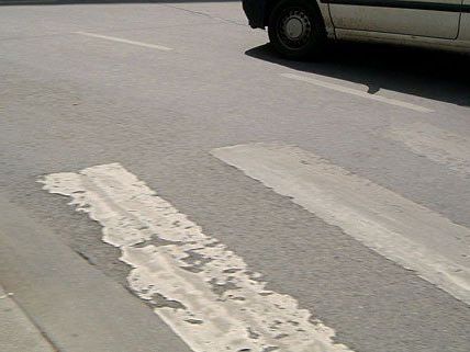 Auf einem Schutzweg wurde ein Polizist angefahren