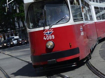 Am freitag ist es in Wien zu einem tödlichen Straßenbahnunfall gekommen.