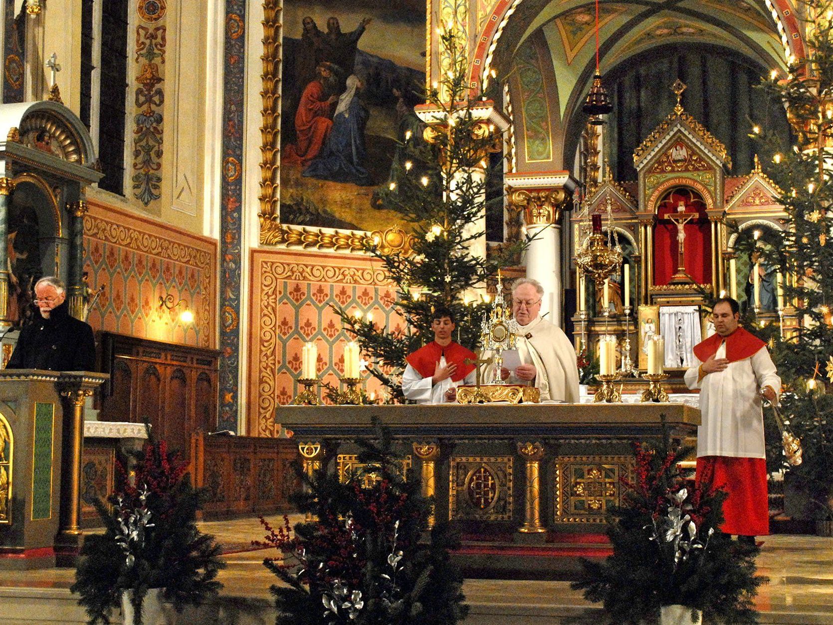 Dankandacht am frühen Silvesterabend in der Schrunser Pfarrkirche St. Jodok Dankandacht am frühen Silvesterabend in der Schrunser Pfarrkirche St. Jodok