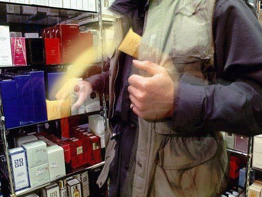 Ein ertapter Ladendieb kollabierte im Detektivbüro. Ein ertapter Ladendieb kollabierte im Detektivbüro.