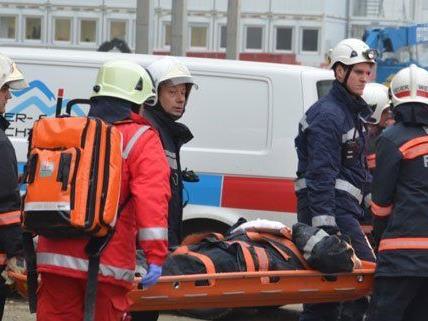 Sechs Feuerwehrleute sind am Freitag in Wien verletzt worden.