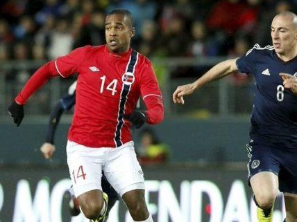 Ola Kamara (links) war unter anderem auch für den TSV 1860 München aktiv. Ola Kamara (links) war unter anderem auch für den TSV 1860 München aktiv.