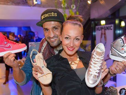 Die Wiener Society warf einen Blick auf die neuen Schuhe. Die Wiener Society warf einen Blick auf die neuen Schuhe.