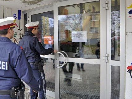Vor mehreren Schulen sind Kinder von einem Unbekannten angesprochen worden. Vor mehreren Schulen sind Kinder von einem Unbekannten angesprochen worden.