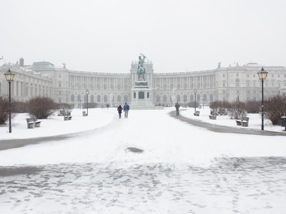 "Erinnern tut weh": Holocaust-Gedenken am Wiener Heldenplatz "Erinnern tut weh": Holocaust-Gedenken am Wiener Heldenplatz