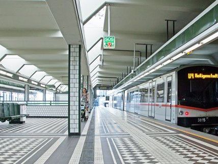 Viele Touristen-Attraktionen sind mit der Linie U4 erreichbar. Viele Touristen-Attraktionen sind mit der Linie U4 erreichbar.