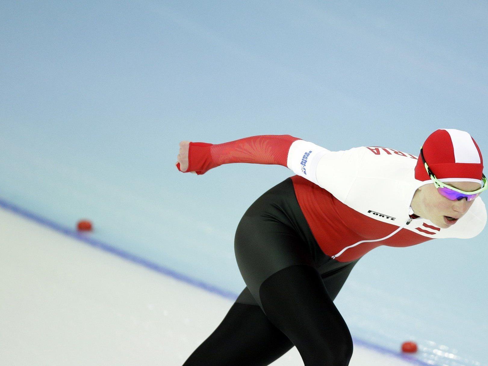 Eisschnellläuferin Anna Rokita stürzte während der Eröffnungsfeier und ging gehandicapt in den Bewerb.