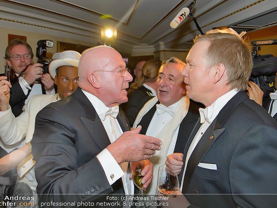 Vor der Opernball-Loge von Richard Lugner kam es zu einer Schlägerei. Vor der Opernball-Loge von Richard Lugner kam es zu einer Schlägerei.