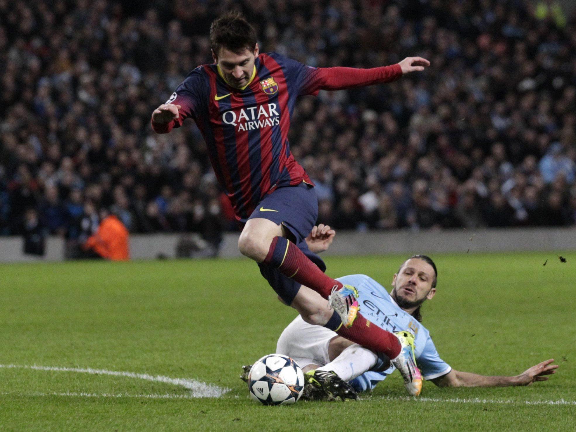 Die spielentscheidende Situation - das Elfmeterfoul an Lionel Messi.