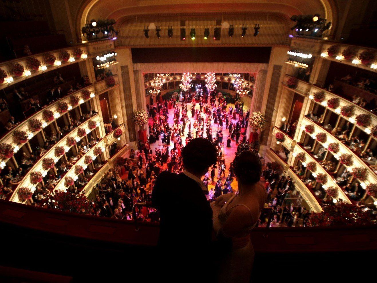 VIENNA.AT berichtet am Donnerstag, den 27. Februar 2014, live vom Opernball 2014. VIENNA.AT berichtet am Donnerstag, den 27. Februar 2014, live vom Opernball 2014.