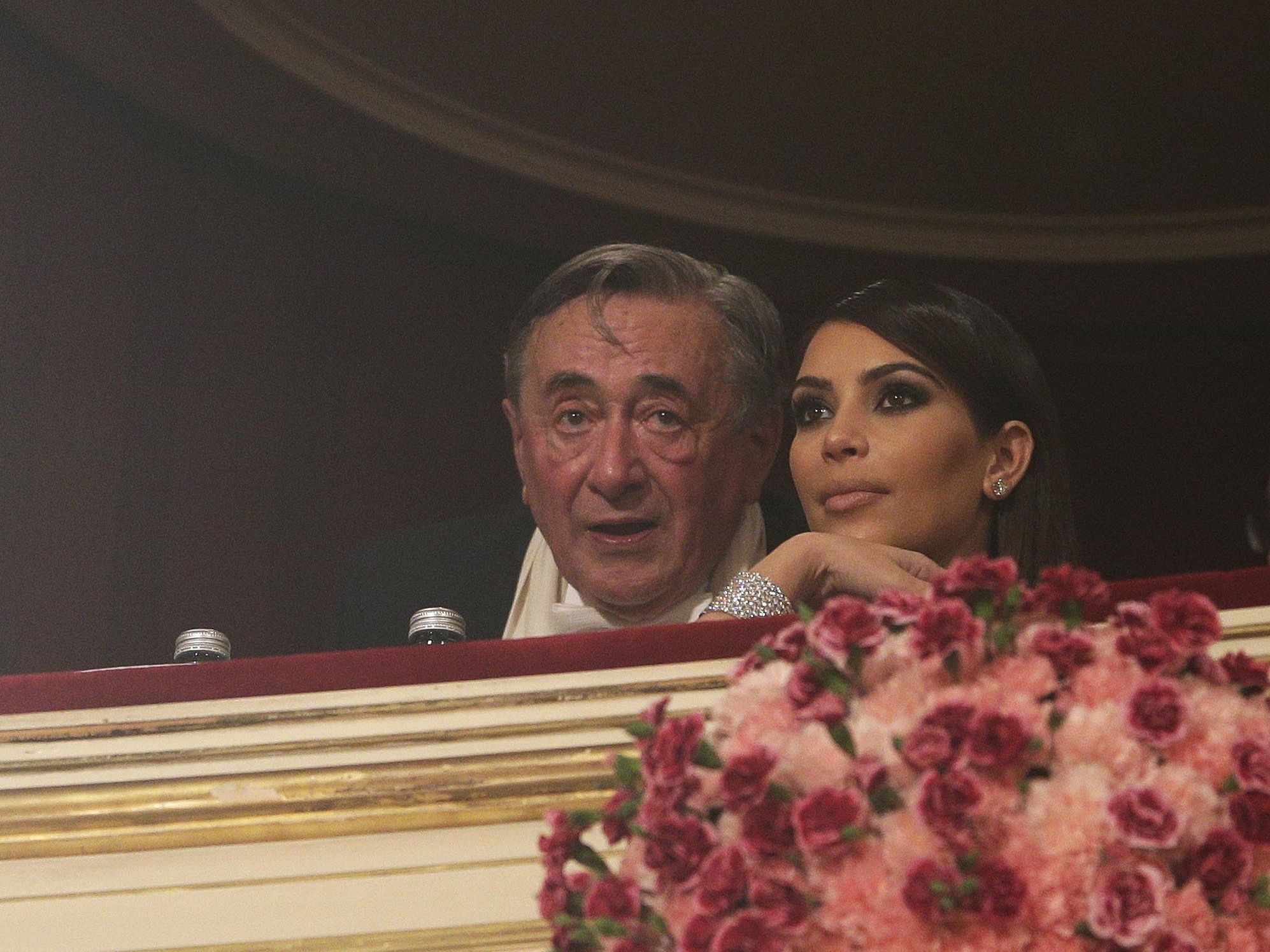 Kardashian zeigte Lugner die kalte Schulter Kardashian zeigte Lugner die kalte Schulter