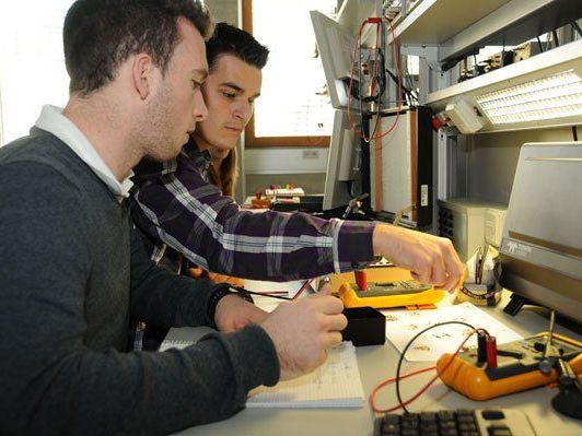 Das duale Studium Elektrotechnik ist ohne technische Vorbildung machbar. Das duale Studium Elektrotechnik ist ohne technische Vorbildung machbar.