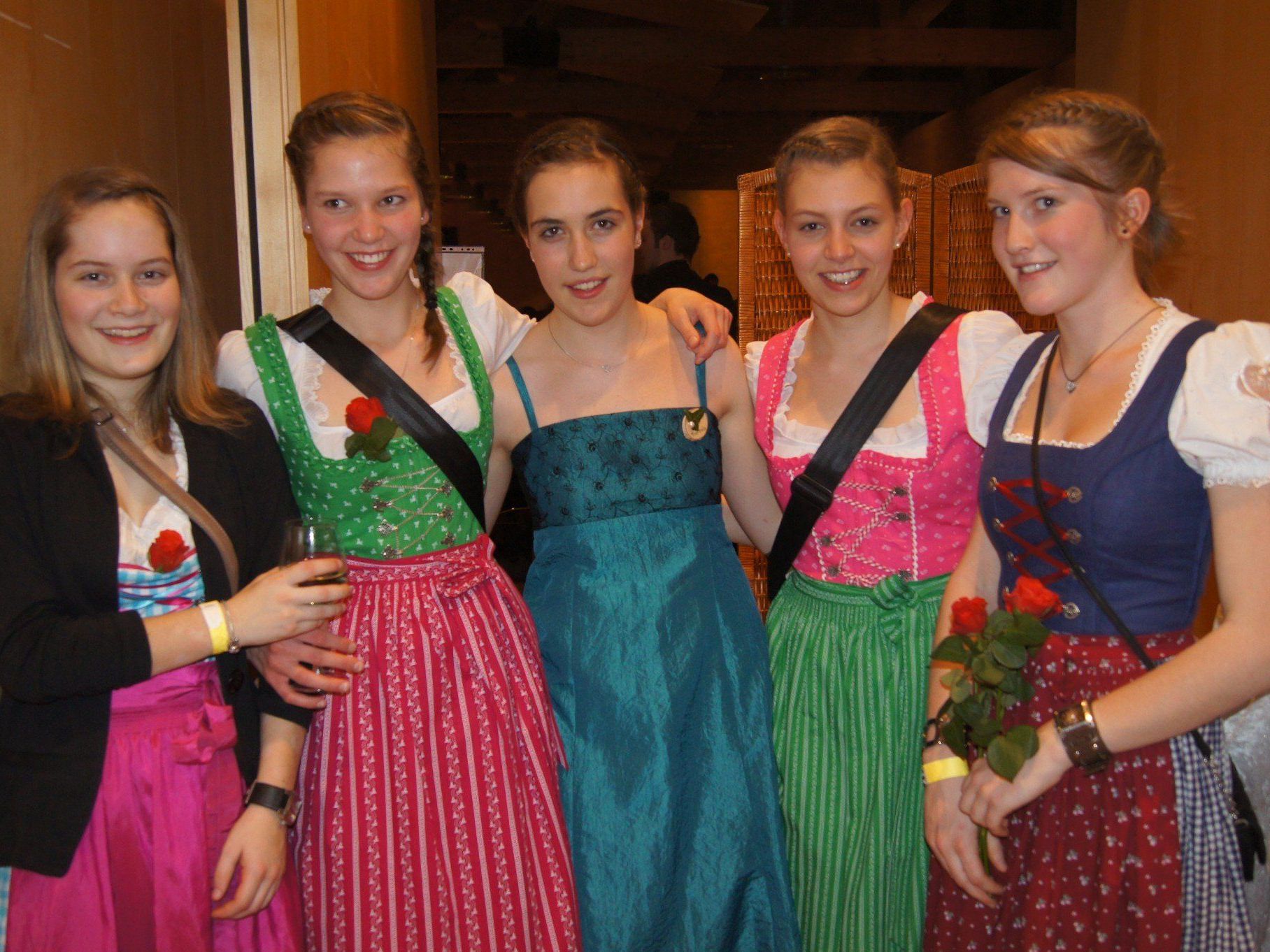 Der Diplomball des BSBZ war geprägt von schöner Tracht, Musik, Tanz und Unterhaltung. Der Diplomball des BSBZ war geprägt von schöner Tracht, Musik, Tanz und Unterhaltung.