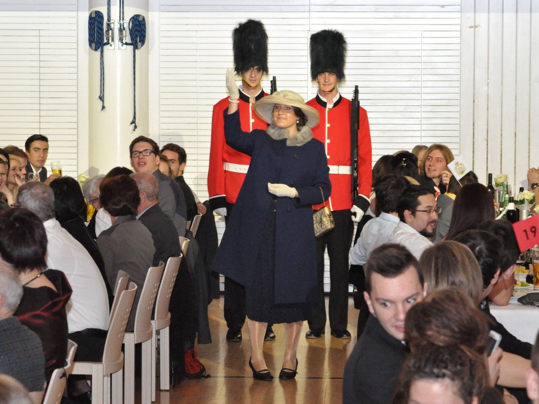 Queen Elisabeth II war der Stargast beim Klauser Musig Ball. Queen Elisabeth II war der Stargast beim Klauser Musig Ball.