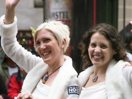 Lesbische und schwule Paare können auch in Österreich seit 2010 eine Verpartnerung eingehen
