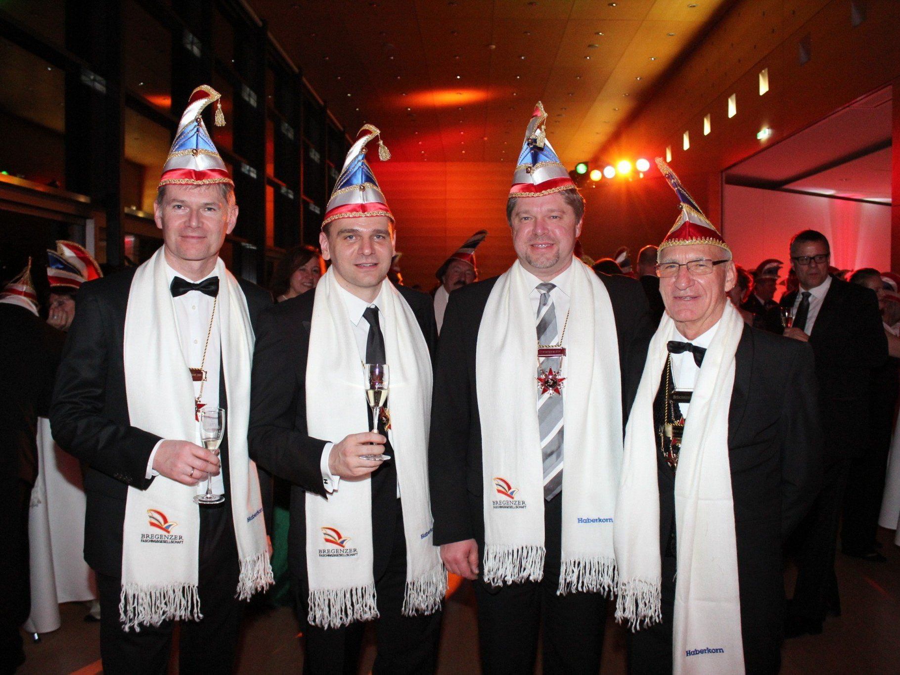 Die neuen Ehrensenatsräte Bernhard Moosbrugger, Peter Kapeller, Heinz Koller und Egon Pehr. Die neuen Ehrensenatsräte Bernhard Moosbrugger, Peter Kapeller, Heinz Koller und Egon Pehr.