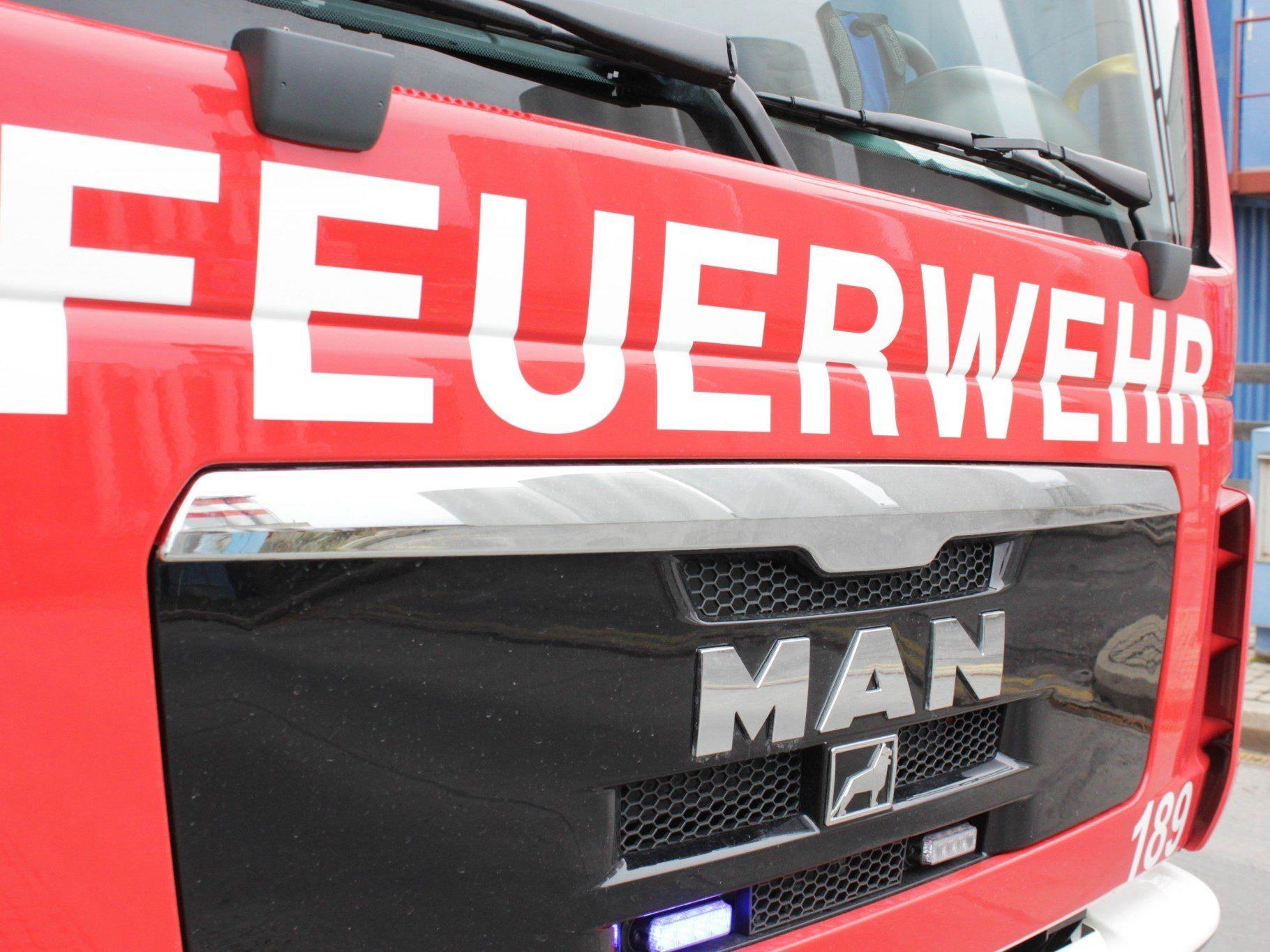 70 Feuerwehrleute rückten zu einem Brand in Wien-Simmering aus.