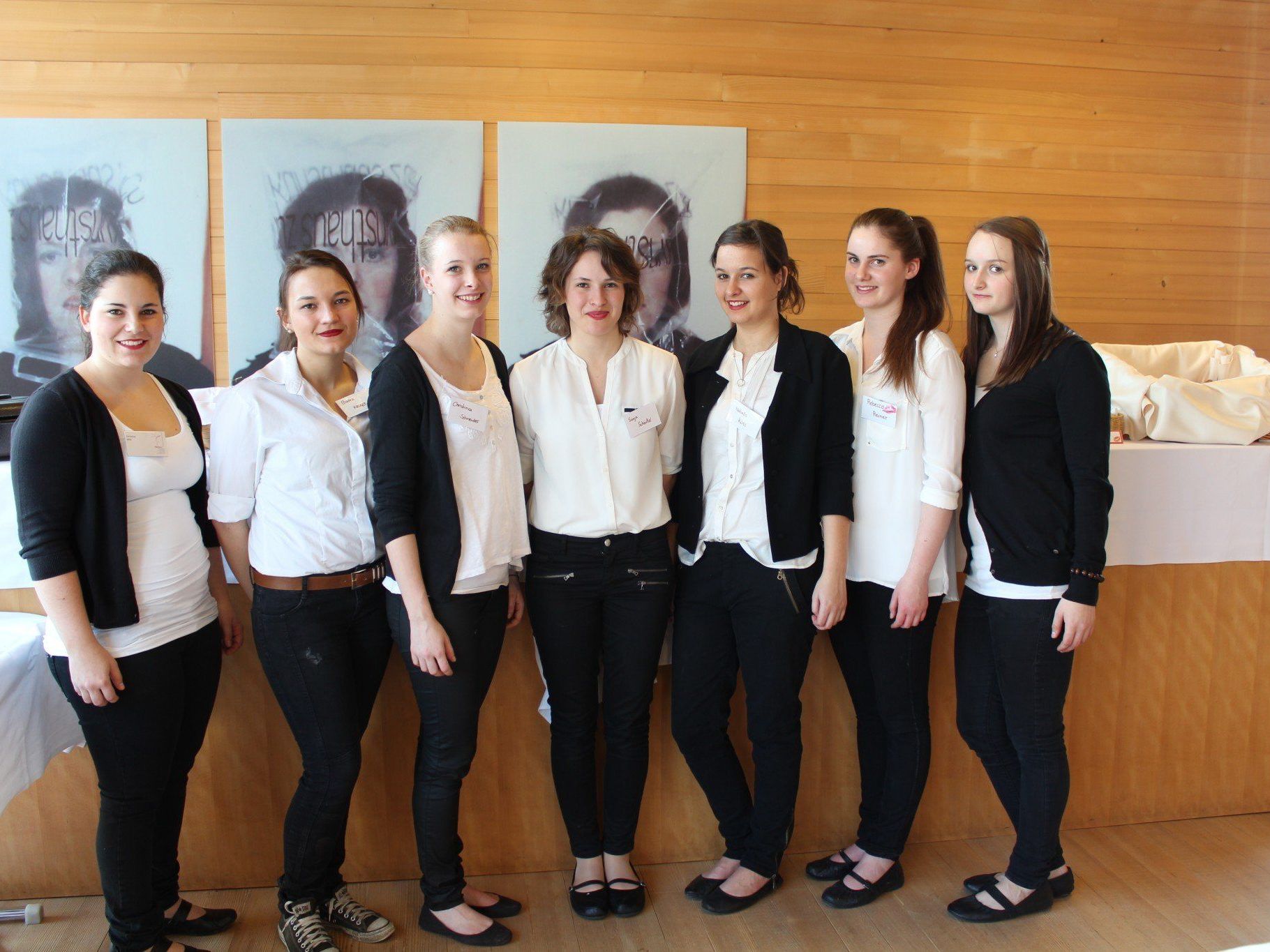 Die Veranstalterinnen Christina Willi (l.), Bianca Kruger, Christina Schneider, Sonja Schädler, Isabella Köß, Rebecca Reiner und Cornelia Kohler Die Veranstalterinnen Christina Willi (l.), Bianca Kruger, Christina Schneider, Sonja Schädler, Isabella Köß, Rebecca Reiner und Cornelia Kohler