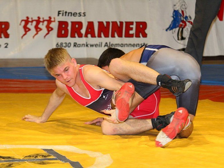 Favorit Stefan Hartmann setzte sich in der Leichtgewichtsklasse bis 57 kg gegen Sediqi durch. Favorit Stefan Hartmann setzte sich in der Leichtgewichtsklasse bis 57 kg gegen Sediqi durch.