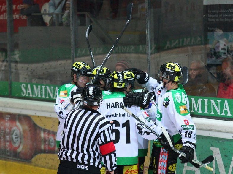 Jubeln will der EHC Lustenau im Heimspiel gegen Zell am See. Jubeln will der EHC Lustenau im Heimspiel gegen Zell am See.