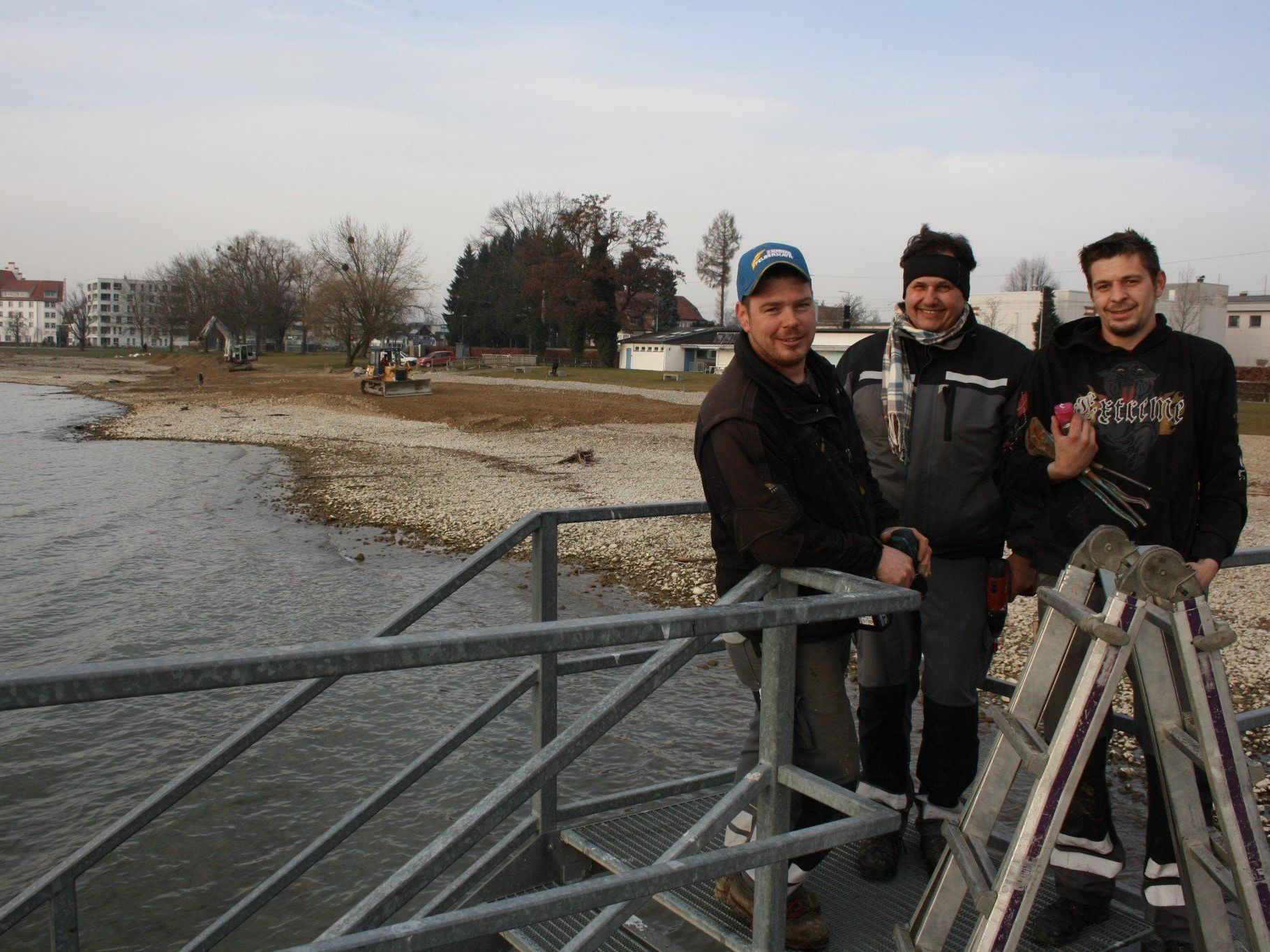 Statt „Winterdienst" beschäftigten sich die Mitarbeiter des Wirtschaftshofes mit diversen Instandhaltungsarbeiten im Strandbad. Statt „Winterdienst" beschäftigten sich die Mitarbeiter des Wirtschaftshofes mit diversen Instandhaltungsarbeiten im Strandbad.
