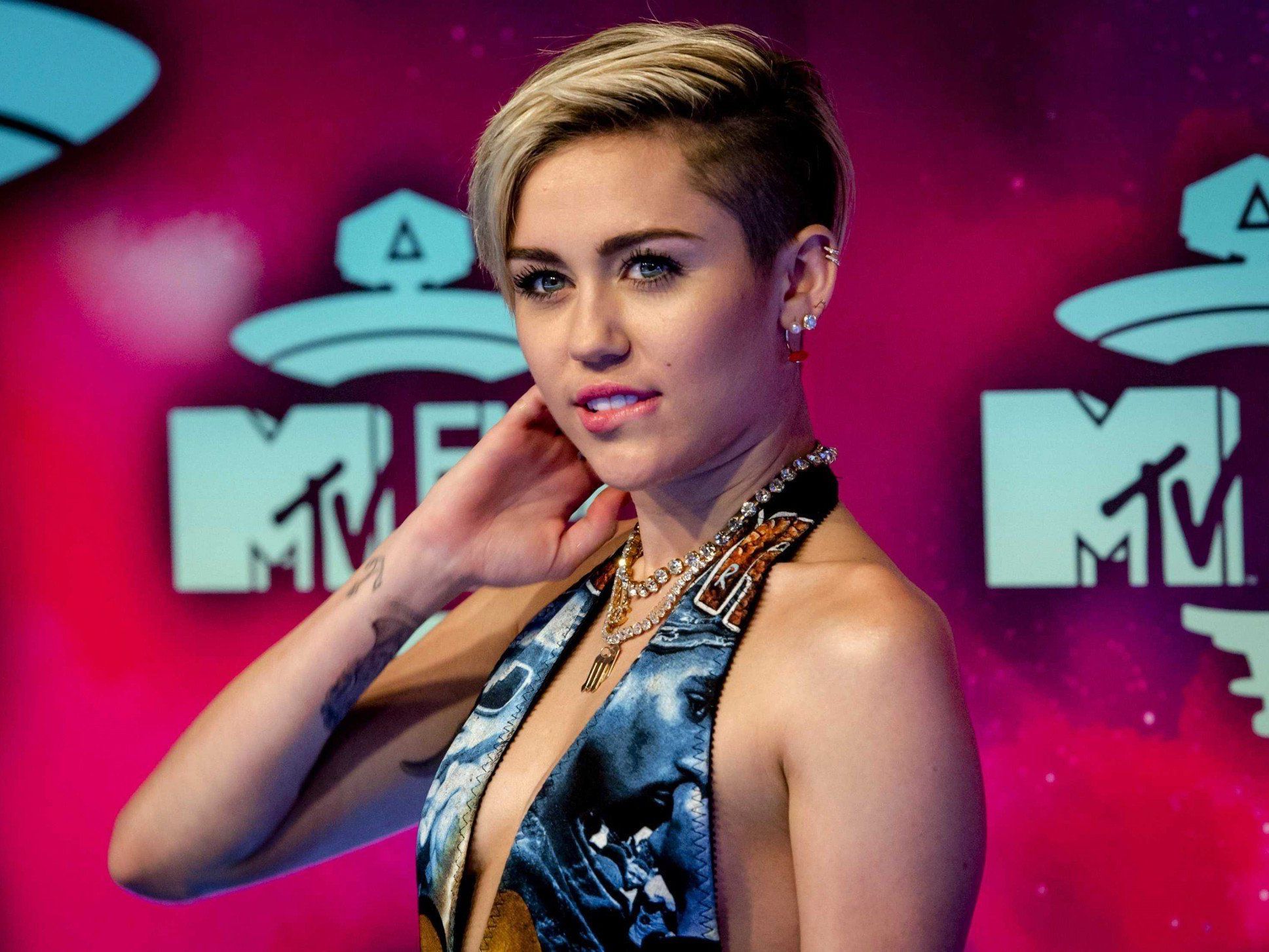 Miley Cyrus präsentierte sexy Show beim Auftakt ihrer "Bangerz"-Tour in Vancouver. Miley Cyrus präsentierte sexy Show beim Auftakt ihrer "Bangerz"-Tour in Vancouver.