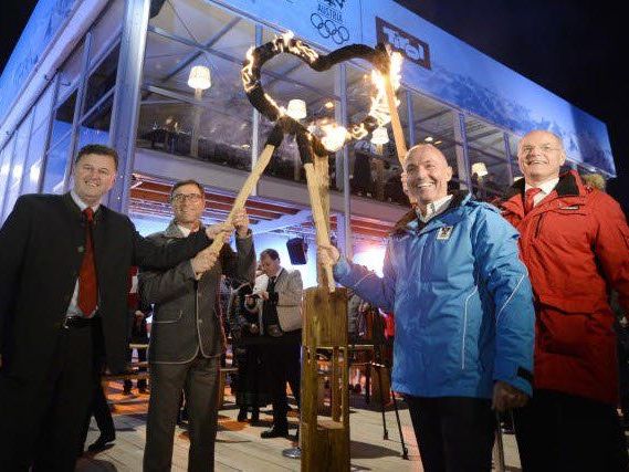 Tirols Tourismussprecher Sigi Egger, Tirol Werbung-Chef Josef Margreiter, BM Gerald Klug und ÖOC-Präsident Karl Stoss Tirols Tourismussprecher Sigi Egger, Tirol Werbung-Chef Josef Margreiter, BM Gerald Klug und ÖOC-Präsident Karl Stoss