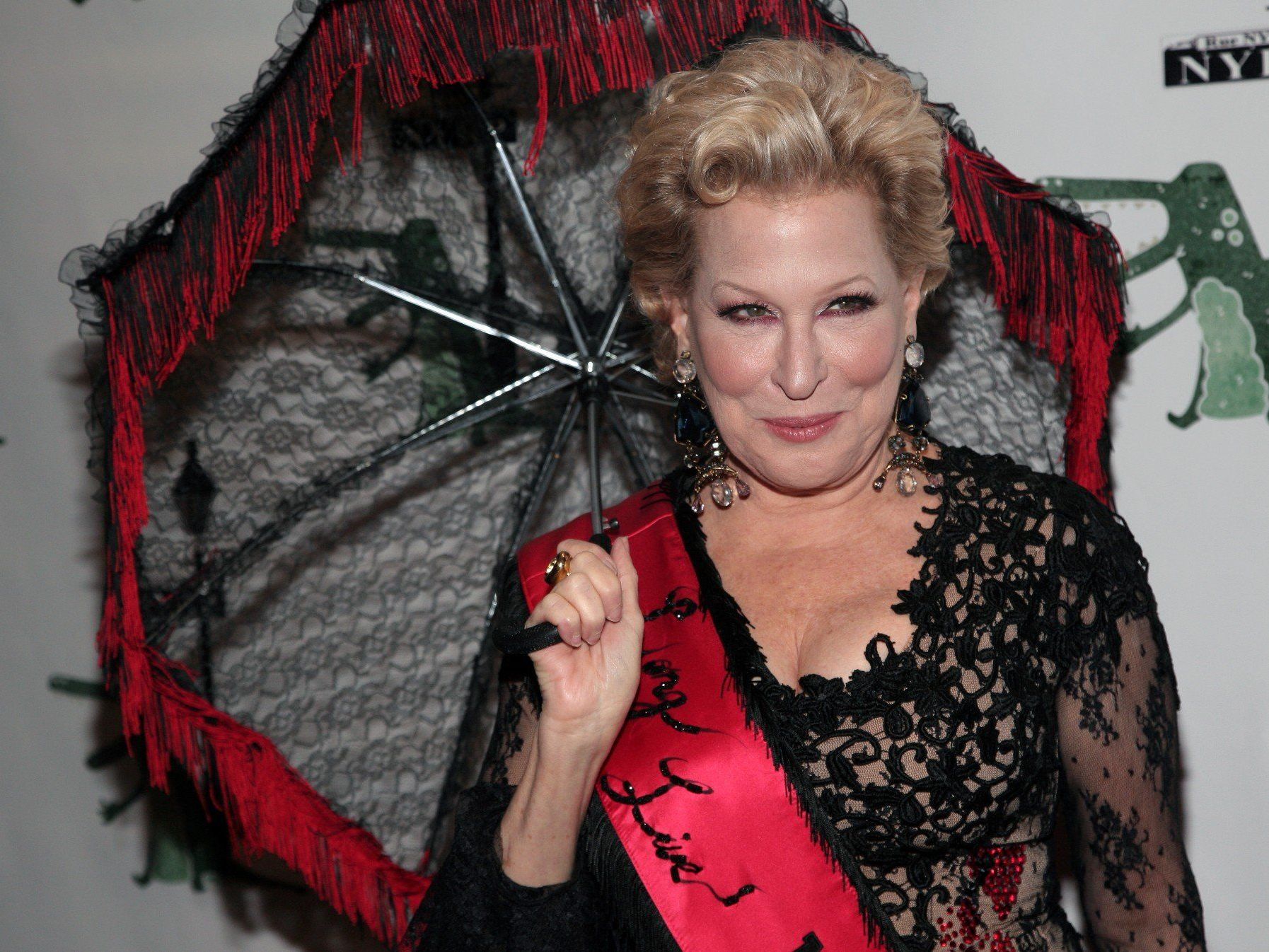 Bette Midler wird am 2. März bei der Oscar-Gala in Los Angeles auftreten. Bette Midler wird am 2. März bei der Oscar-Gala in Los Angeles auftreten.