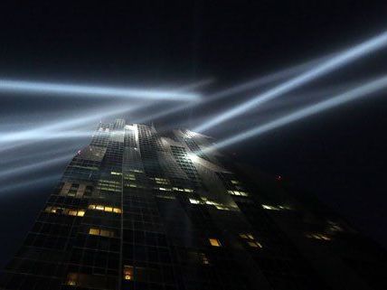 Mit einer beeindruckenden Light Show wurde die Eröffnung gefeiert. Mit einer beeindruckenden Light Show wurde die Eröffnung gefeiert.
